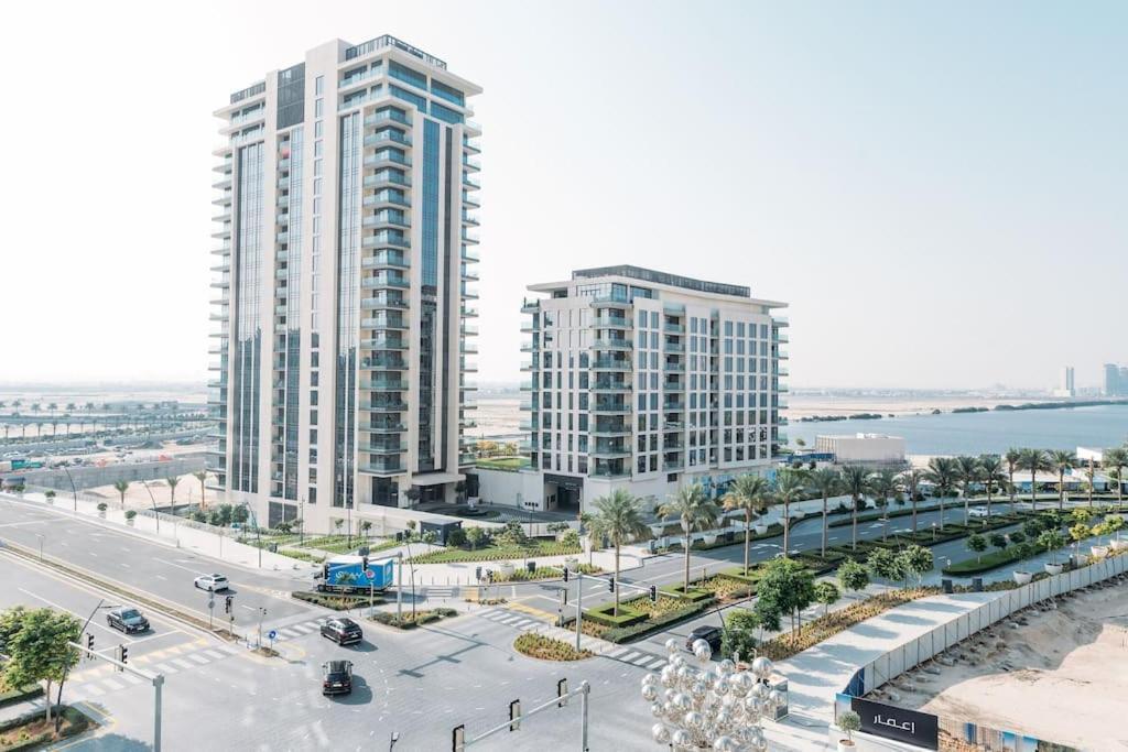Luxury Creek Balcony & View * Dubai