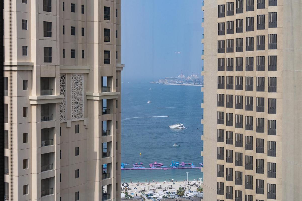 Marina With Sea View, Pool And Gym Apartment
