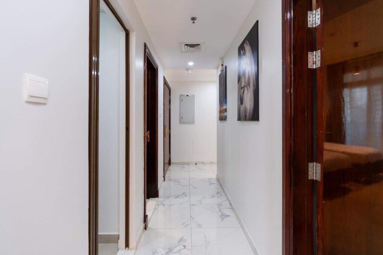 Spectacular Marina Views Modern Furnished - 3br Apartment