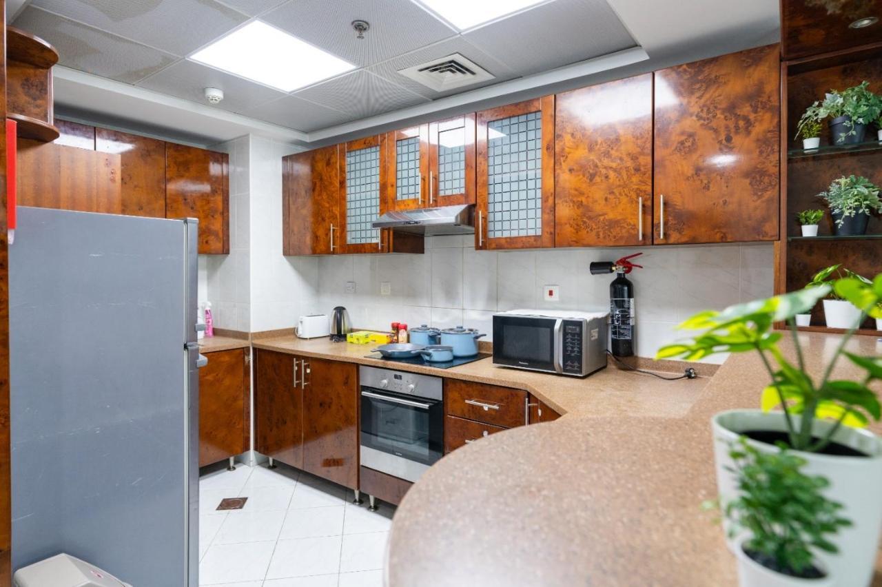 Spectacular Marina Views Modern Furnished - 3br Apartment *