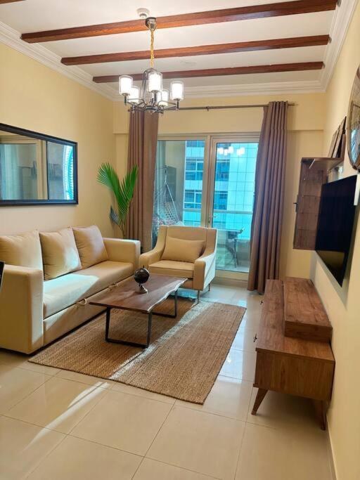 Luxe 1 Bedroom Near Dmcc Metro & Jbr Apartment *