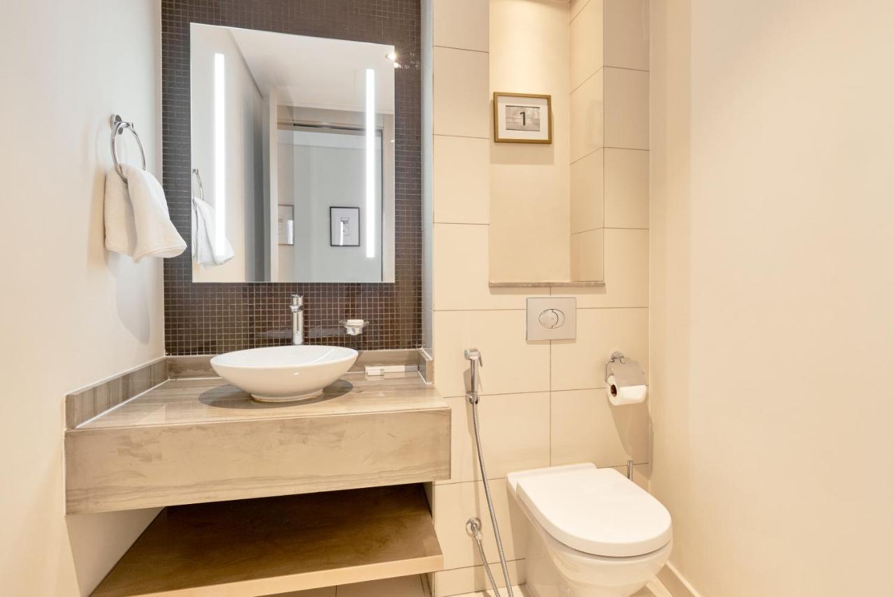 Aliving Superior 3br Paramount Towers Business Bay -6104 * Dubai