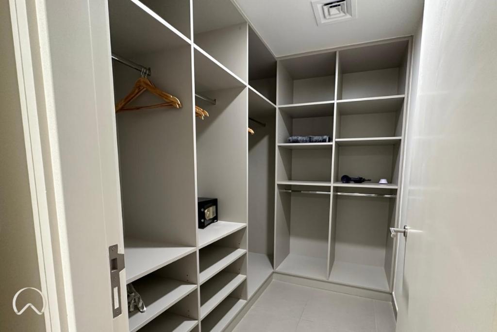 Oraya - Suburban Serenity At Spacious 4br In Maple 2 Dubai