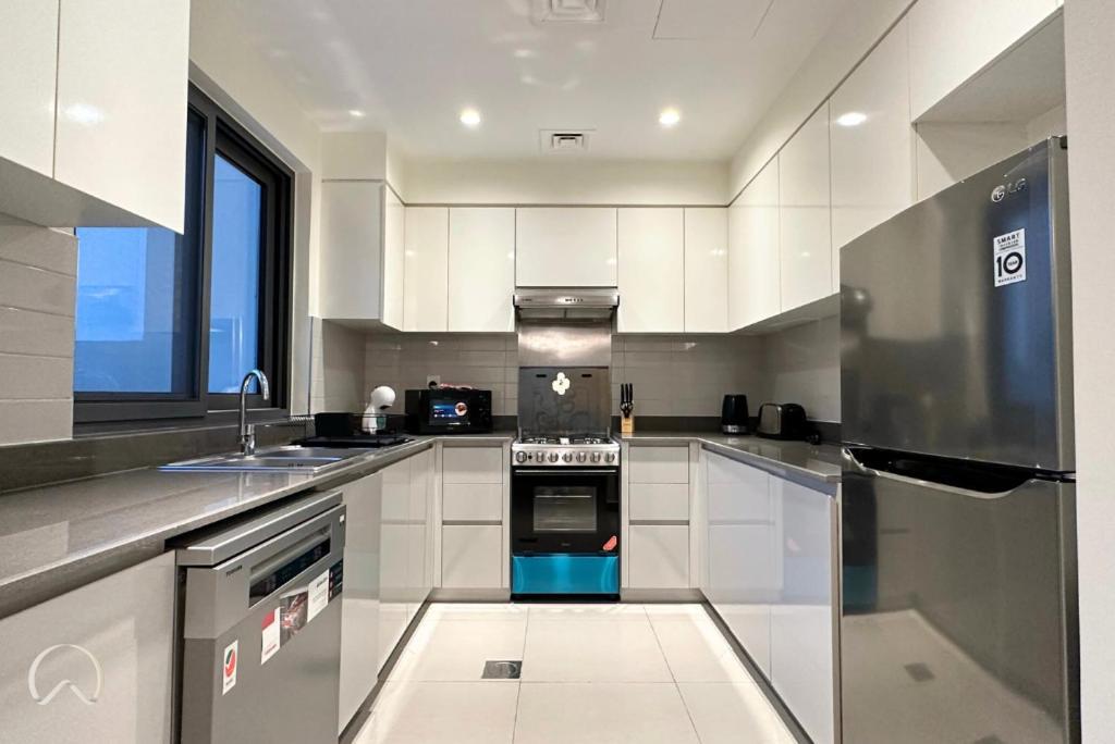 Oraya - Suburban Serenity At Spacious 4br In Maple 2 Dubai