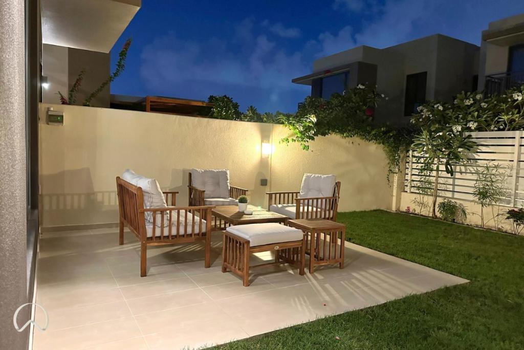 Oraya - Suburban Serenity At Spacious 4br In Maple 2 Villa Dubai