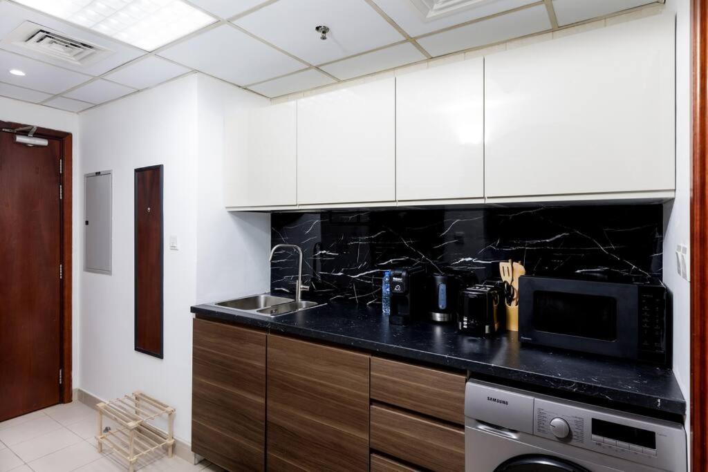Apartment Waves Homes - Cozy & Fully Furnished In Sports Dubai