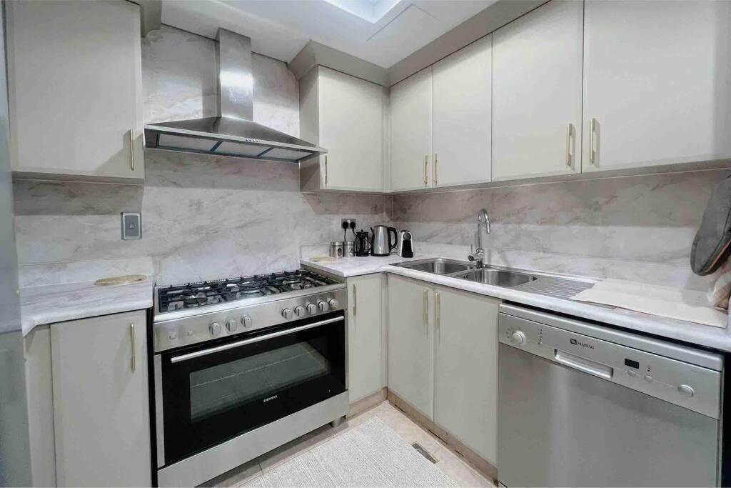 Tranquil Park Retreat At Palm Jumeirah Mall With Exclusive Club! Apartment Dubai