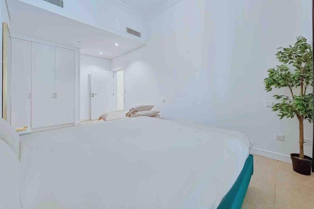 Tranquil Park Retreat At Palm Jumeirah Mall With Exclusive Club!