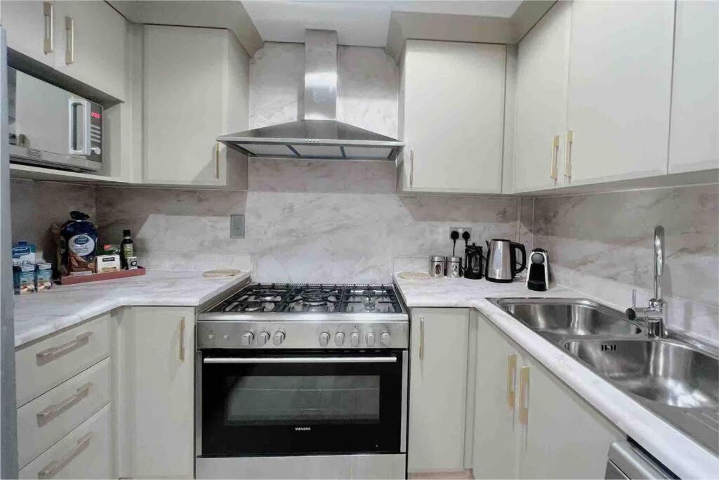 Tranquil Park Retreat At Palm Jumeirah Mall With Exclusive Club! Apartment