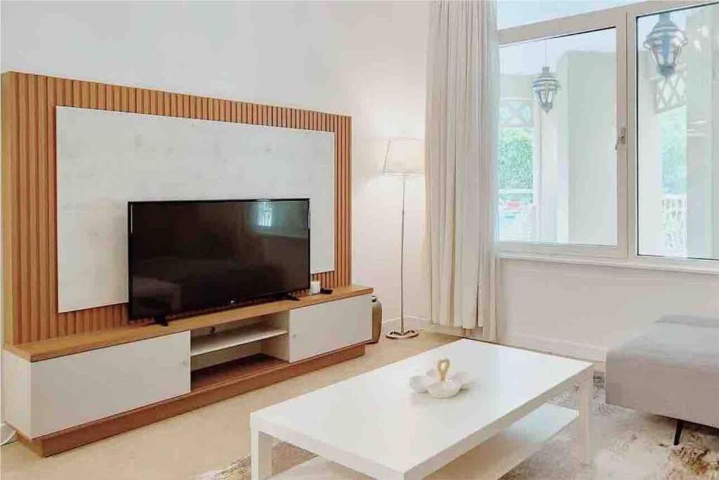 Tranquil Park Retreat At Palm Jumeirah Mall With Exclusive Club!