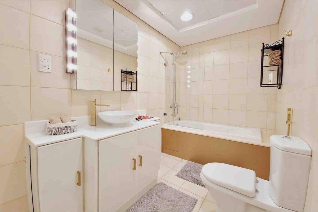 Tranquil Park Retreat At Palm Jumeirah Mall With Exclusive Club! Dubai