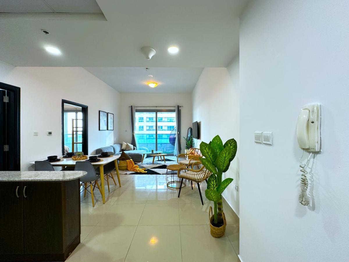 Luxury & Centric Flat With Balcony Views In Marina Dubai