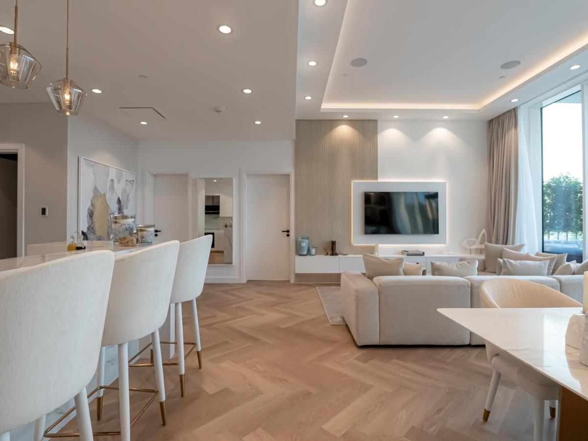 Daniels Sea View 2br In Oceana The Palm Jumeirah Apartment