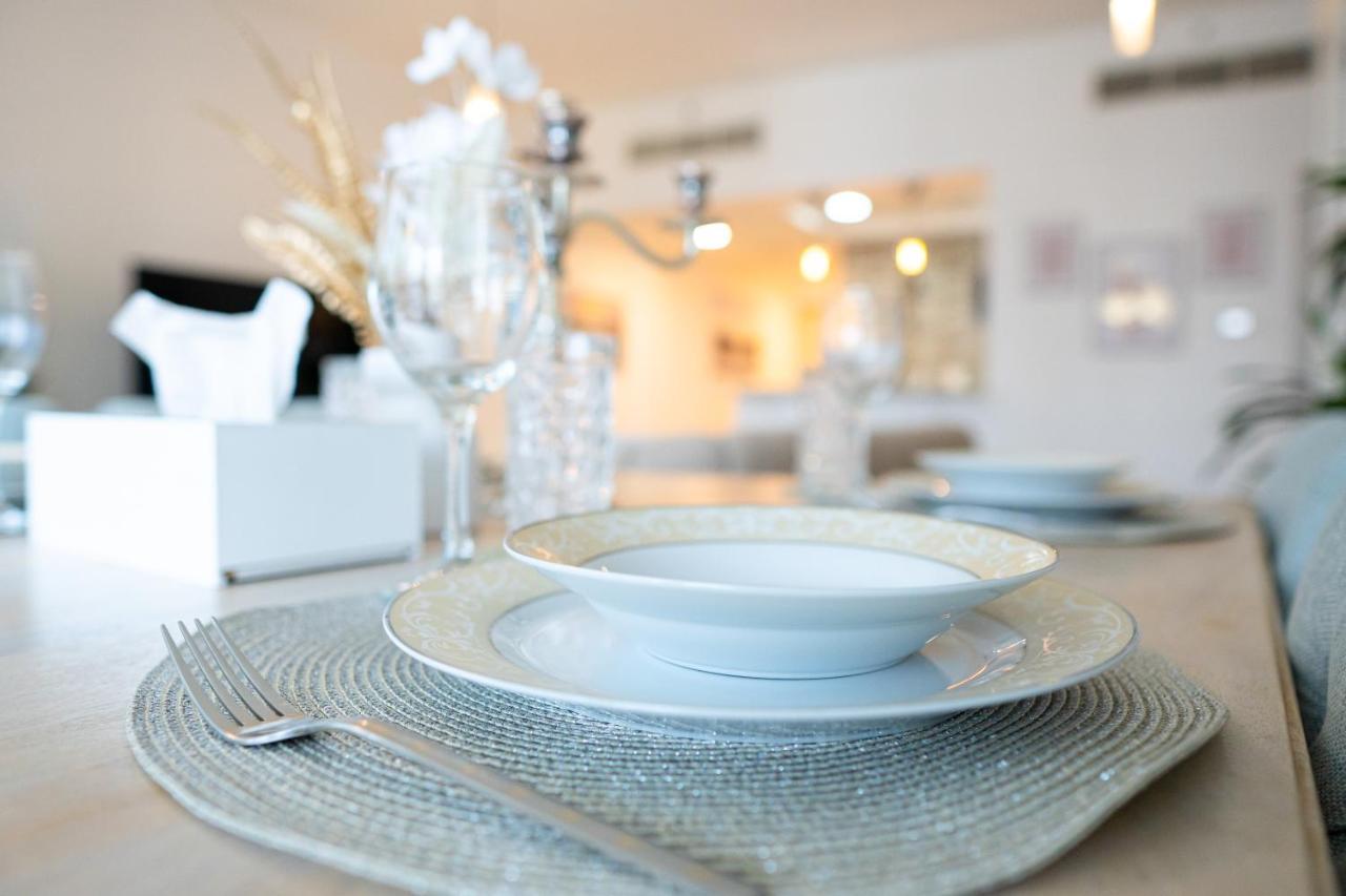 Veluxa - Stylish 2 Bed With View *