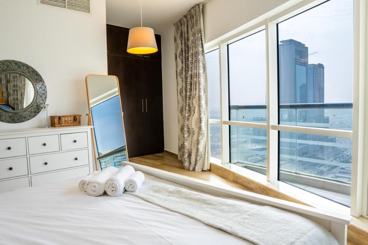 Veluxa - Stylish 2 Bed With View Apartment