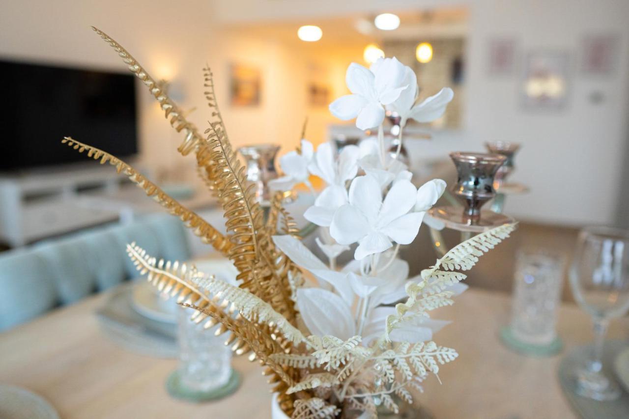 Veluxa - Stylish 2 Bed With View Apartment *