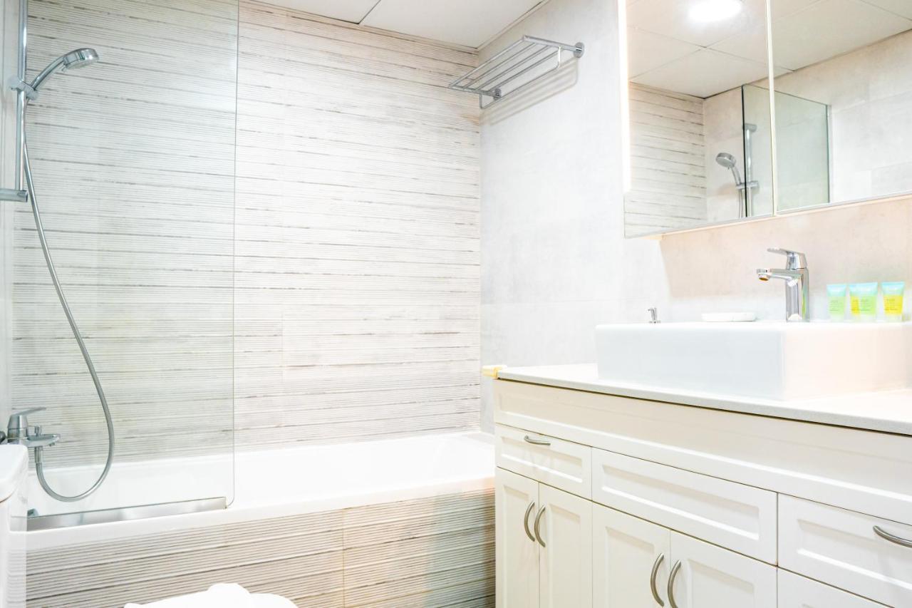 Veluxa - Stylish 2 Bed With View Apartment Dubai