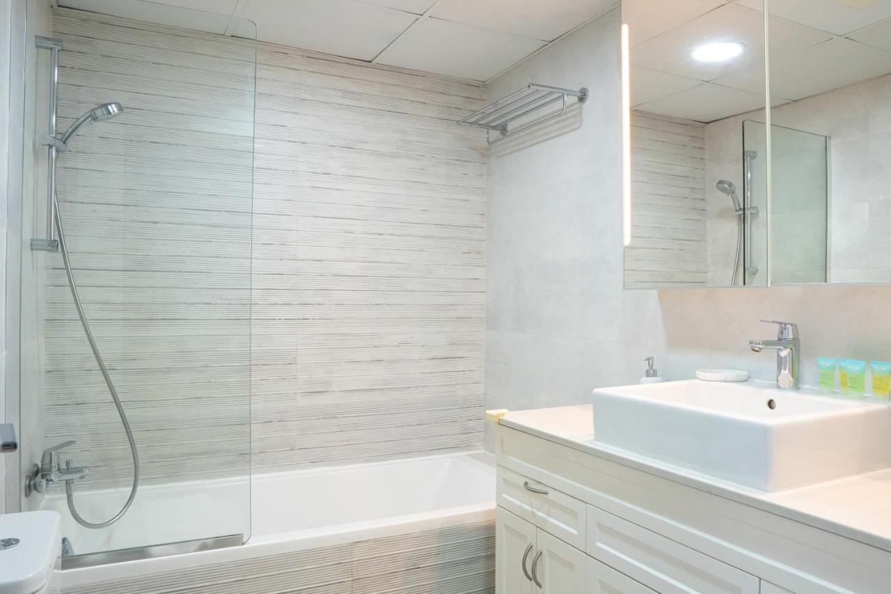 Veluxa - Stylish 2 Bed With View Apartment *