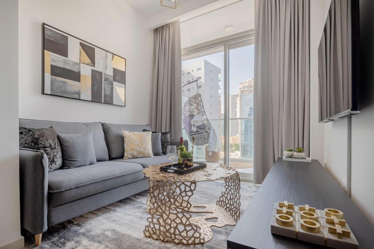 Frank Porter - Vera Apartment