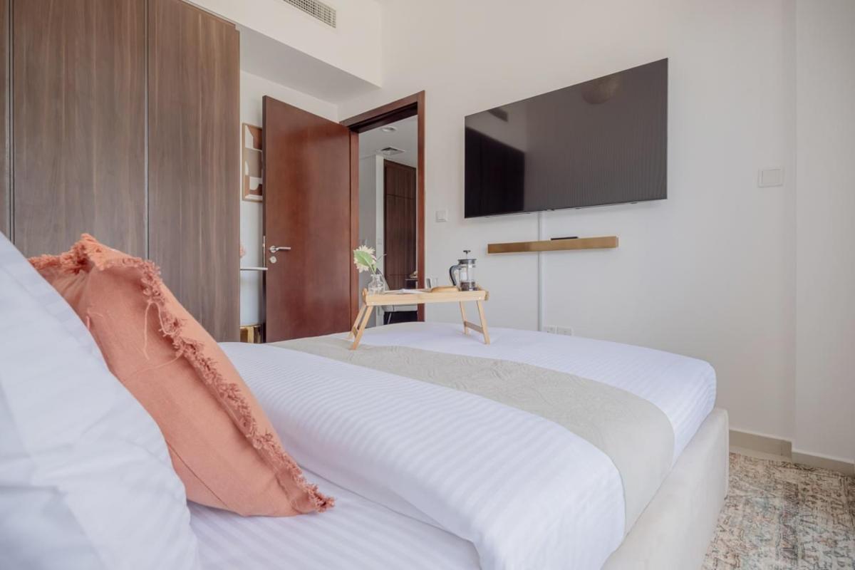 Frank Porter - Vera Apartment Dubai