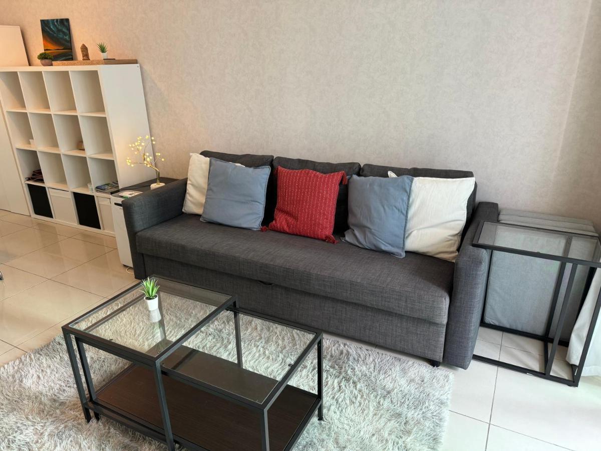 1 Bedroom With Marina & Seaview Apartment