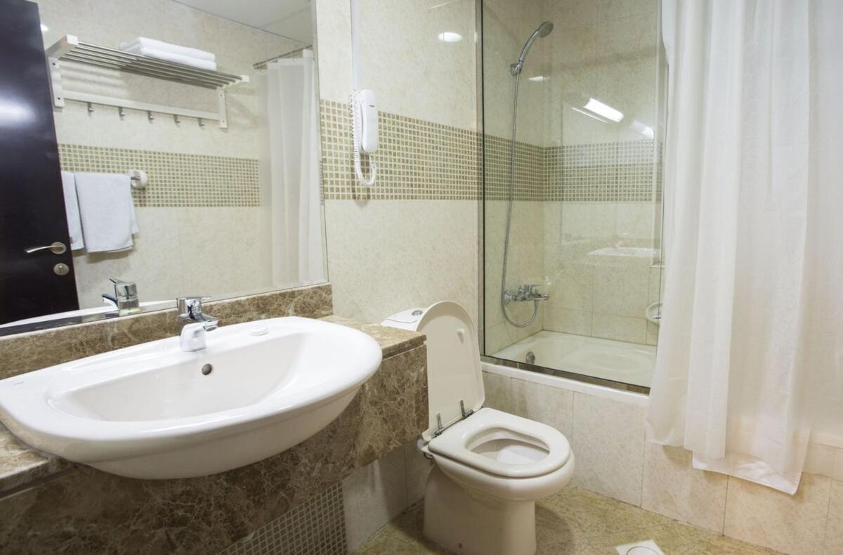 Epic Partition In Barsha Near Metro Homestay