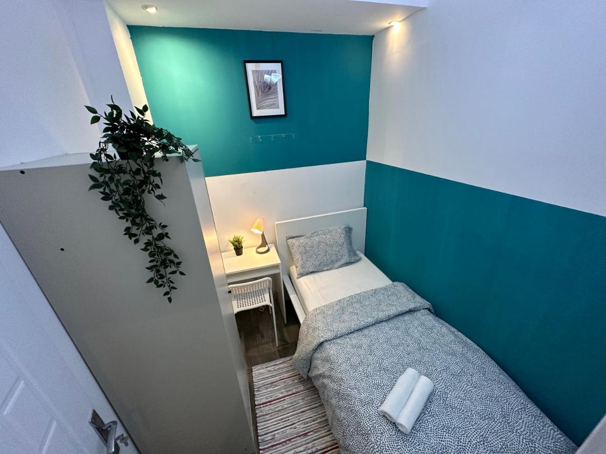 Homestay Epic Partition In Barsha Near Metro *