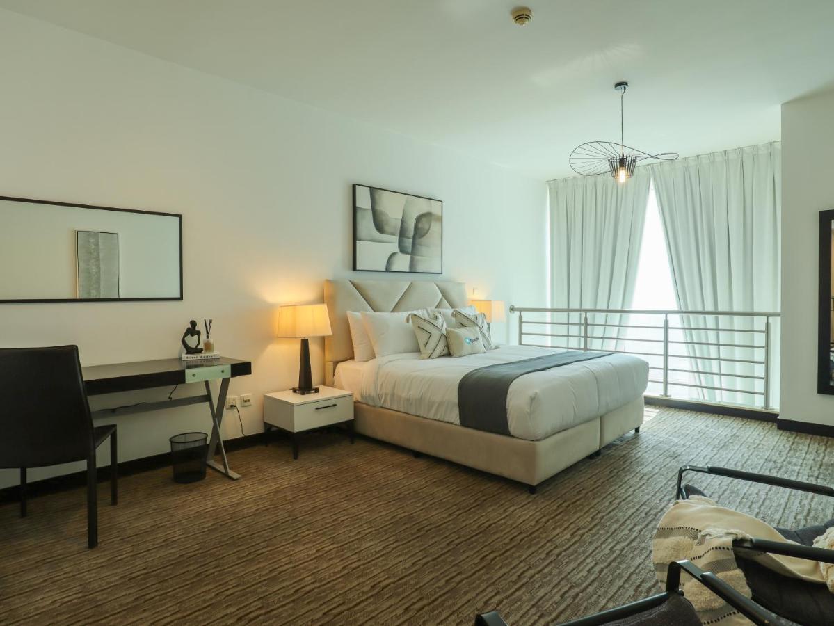 Apartment Higuests - Duplex Haven In Laguna Tower With Views