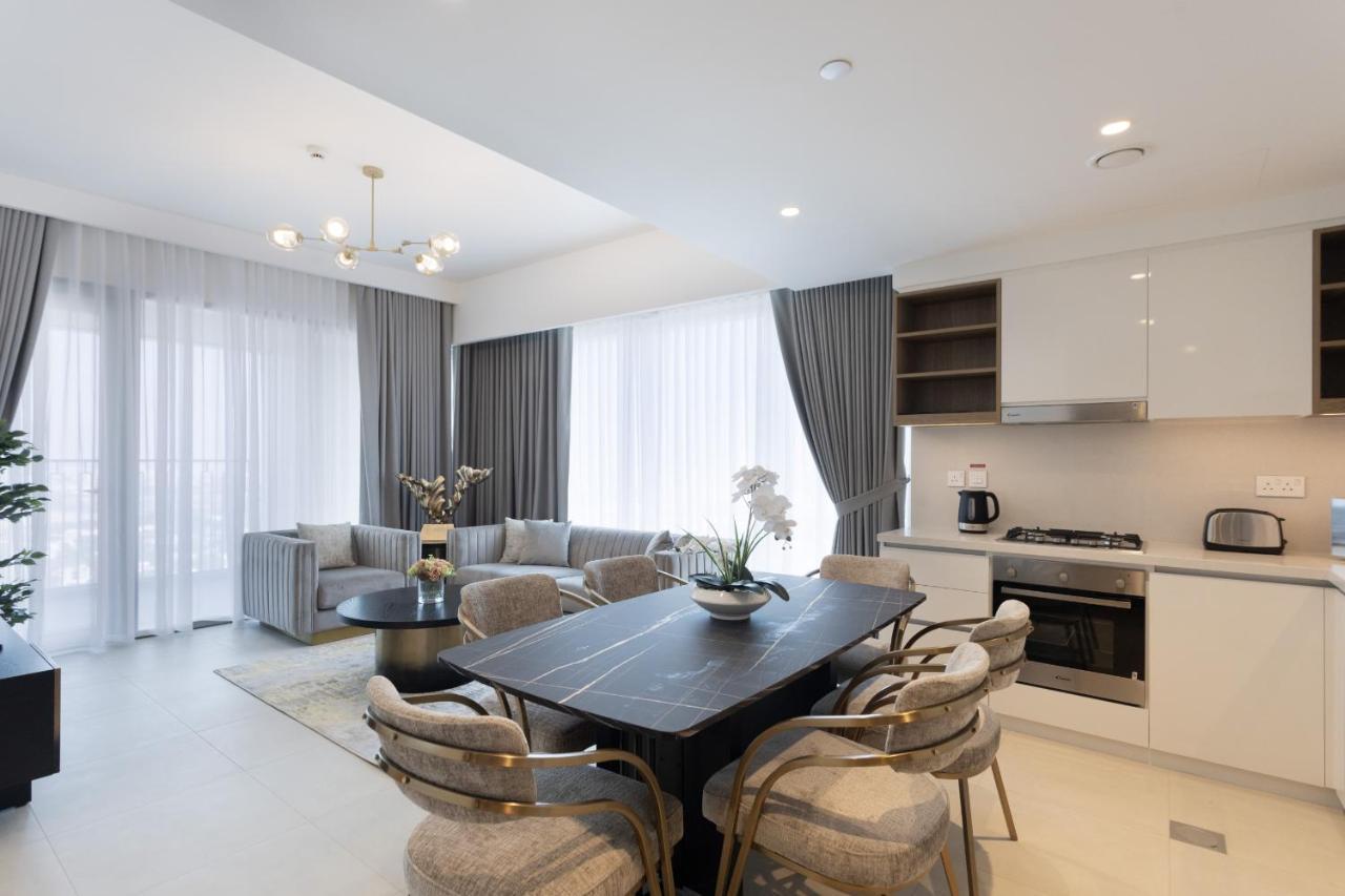 Luxe 2br With Amazing Views At Downtown Views Apartment