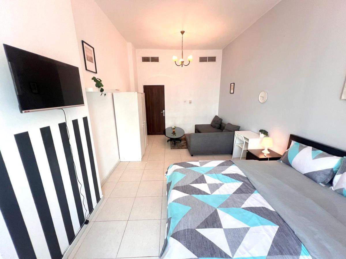 Homestay Huge In Al Barsha 1 Near Mashreq Metro *
