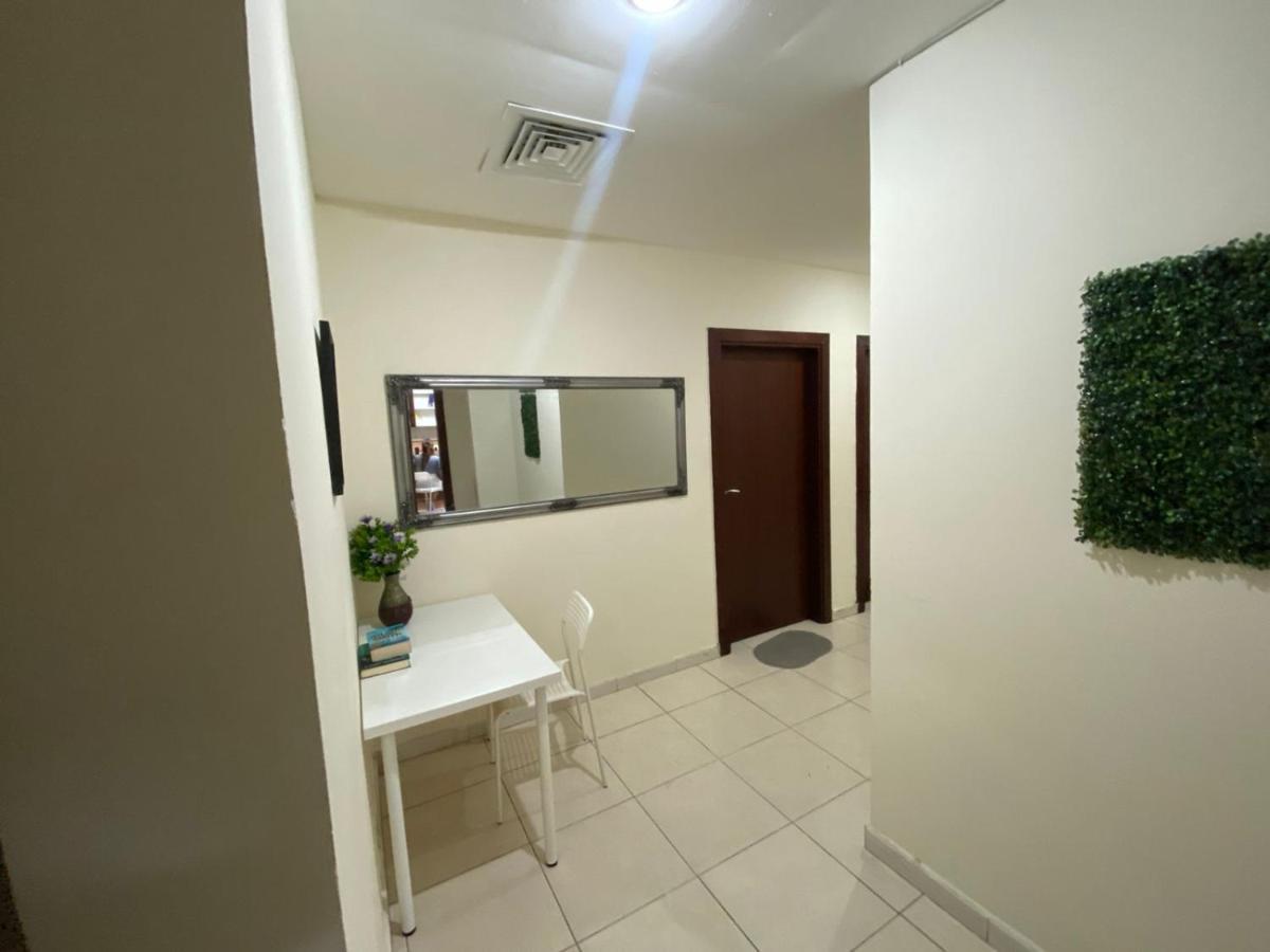 Huge In Al Barsha 1 Near Mashreq Metro Homestay *