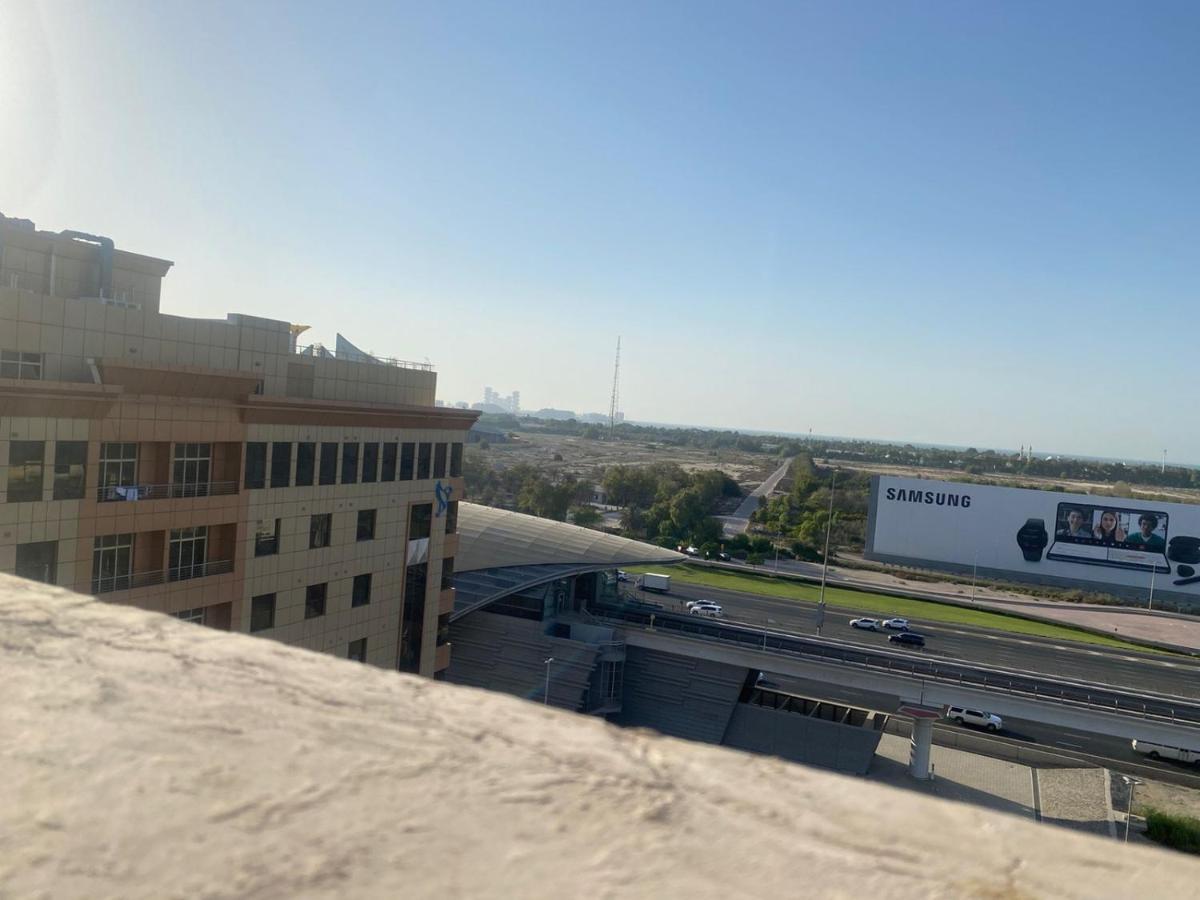 Huge In Al Barsha 1 Near Mashreq Metro Homestay Dubai