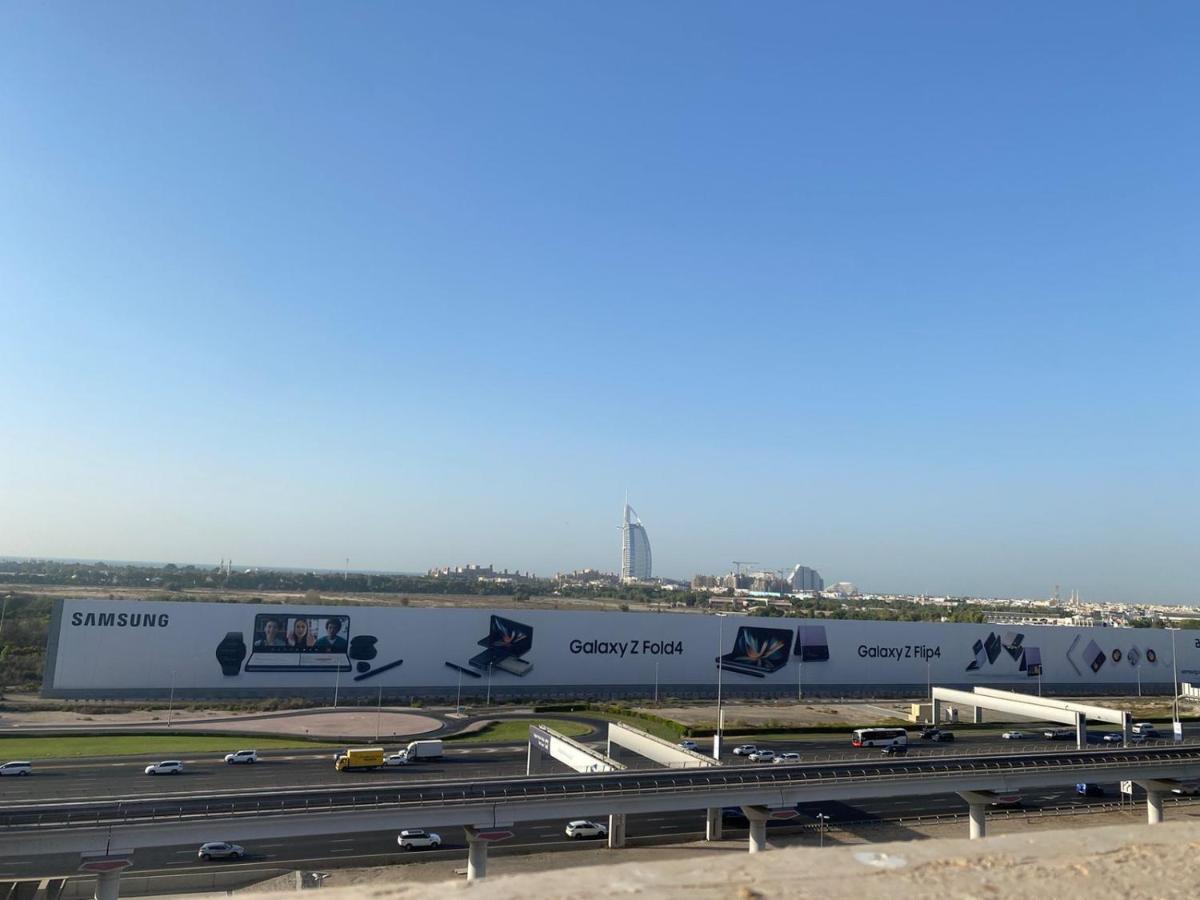 Huge In Al Barsha 1 Near Mashreq Metro Homestay *