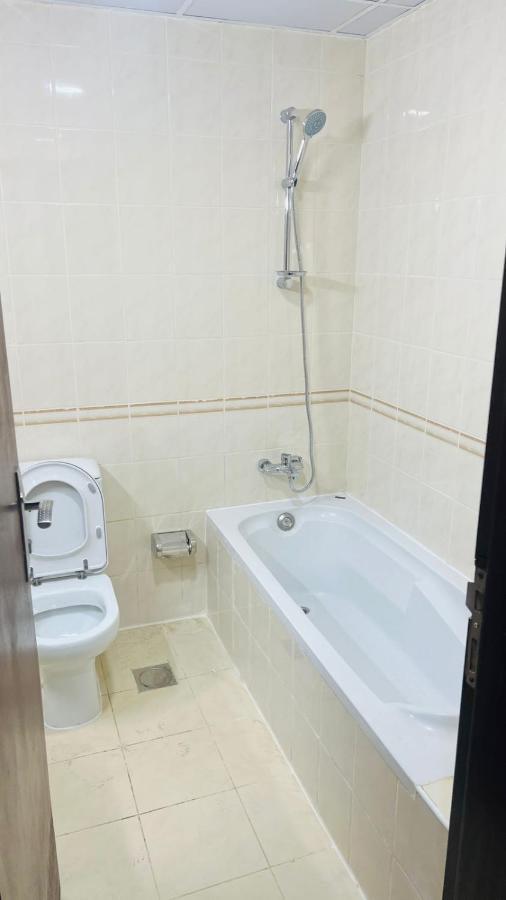 Homestay Huge In Al Barsha 1 Near Mashreq Metro Dubai