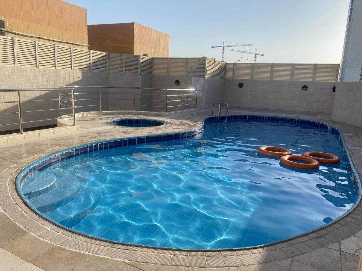 Huge In Al Barsha 1 Near Mashreq Metro *