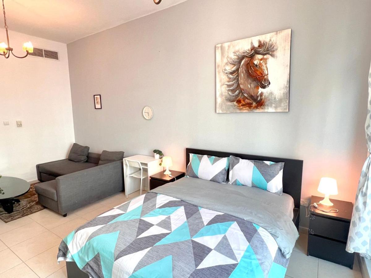 Homestay Huge In Al Barsha 1 Near Mashreq Metro Dubai