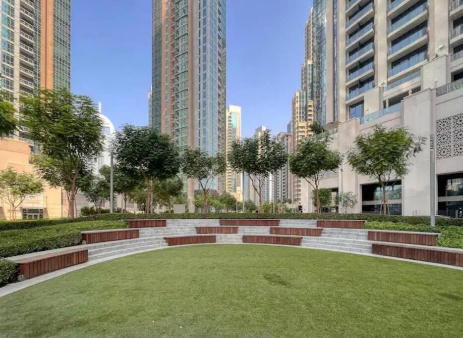 Burj Khalifa View - Modern 1bdr Apartment Dubai