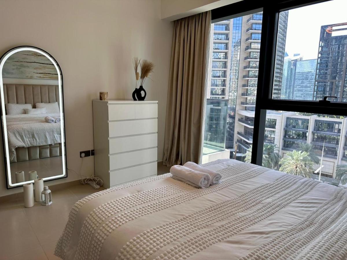 Burj Khalifa View - Modern 1bdr Apartment *