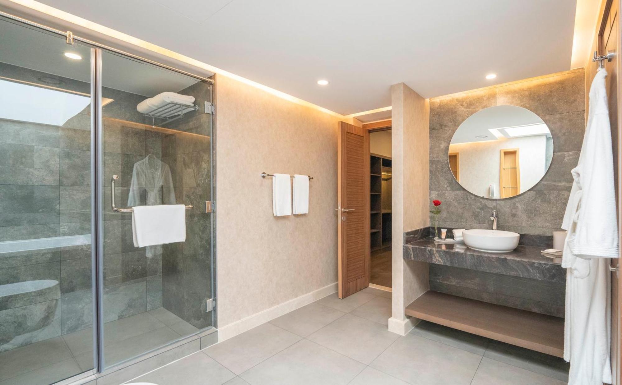 Hyatt Regency Galleria 4* Dubai
