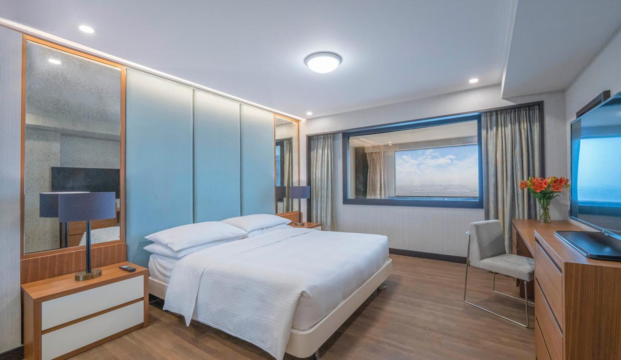 Hyatt Regency Galleria 4*