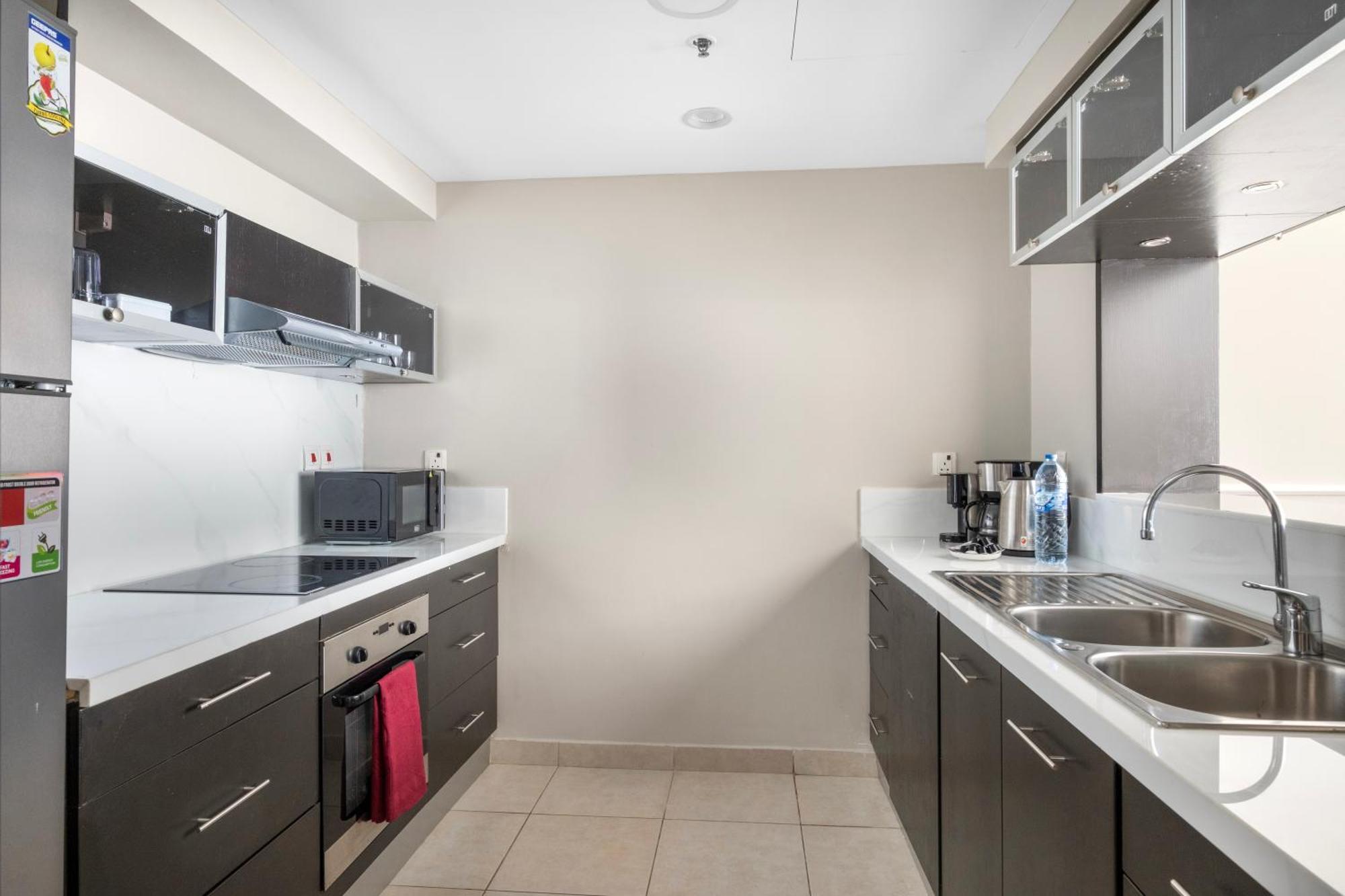 Apartment Modern Lush Getaway In Marina Dubai