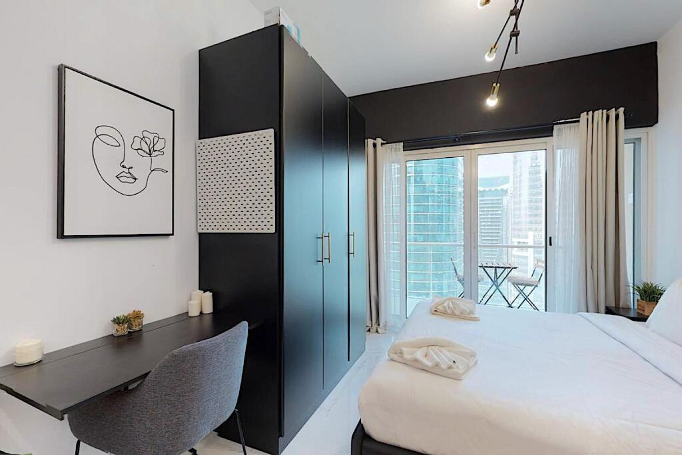 Offer! Earthy & Sharp - With View - Jlt
