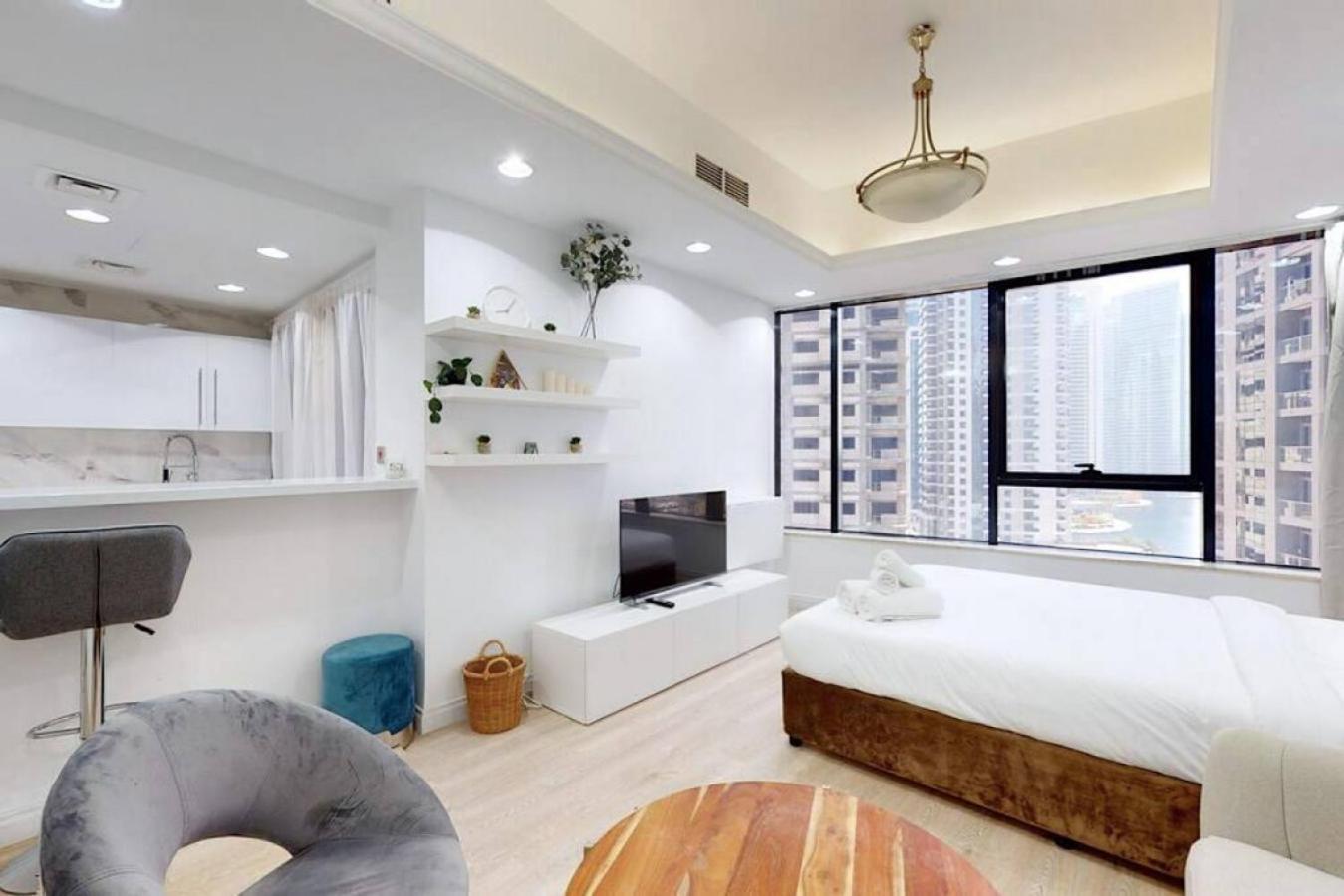 Offer! Spacious And Serene - - Jlt Apartment Dubai