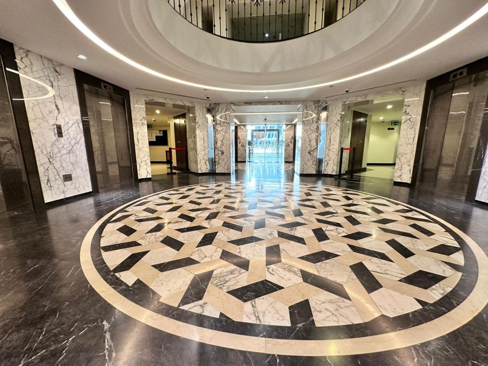 In The Luxury Marina Crown Tower Walk To Barasti Apartment Dubai
