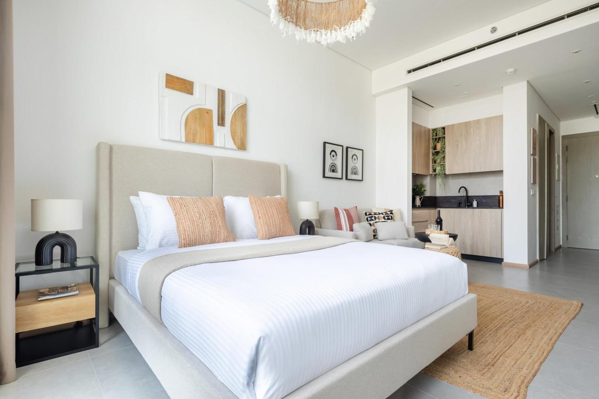 Frank Porter - Signature Livings Apartment