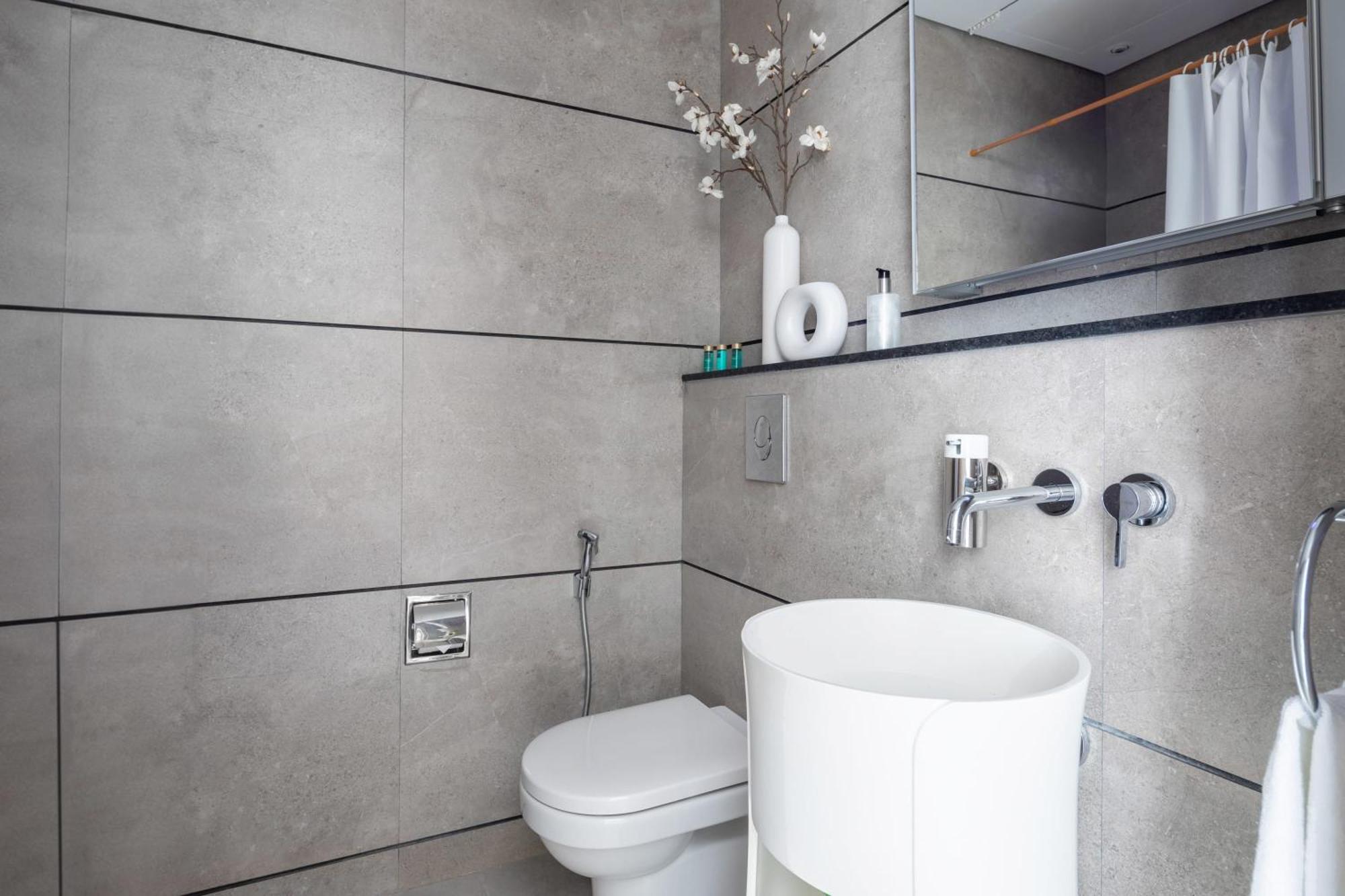 Frank Porter - Signature Livings Apartment Dubai