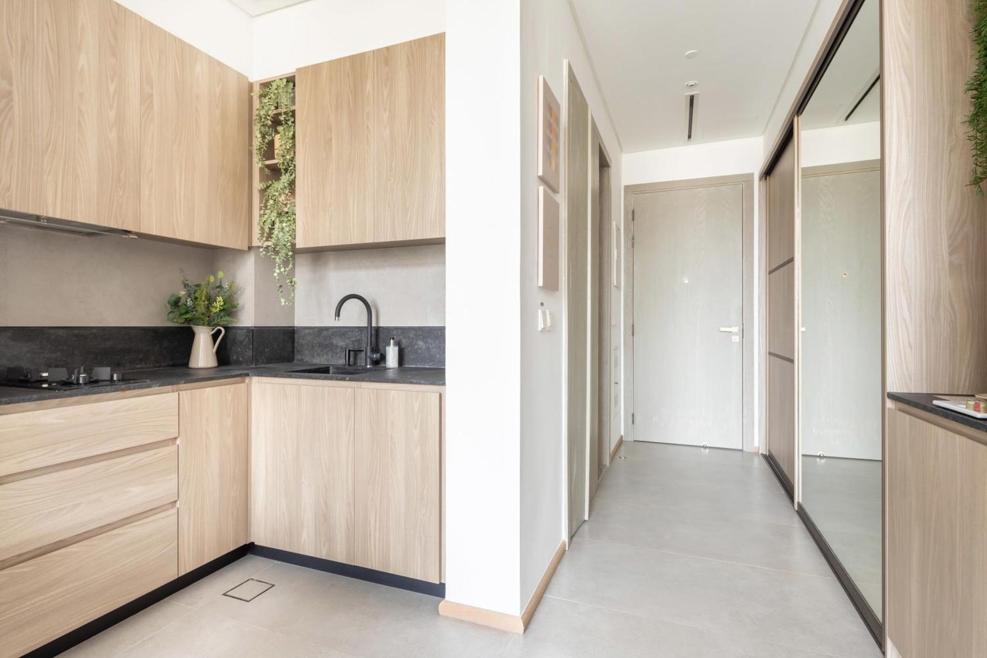 Frank Porter - Signature Livings Apartment