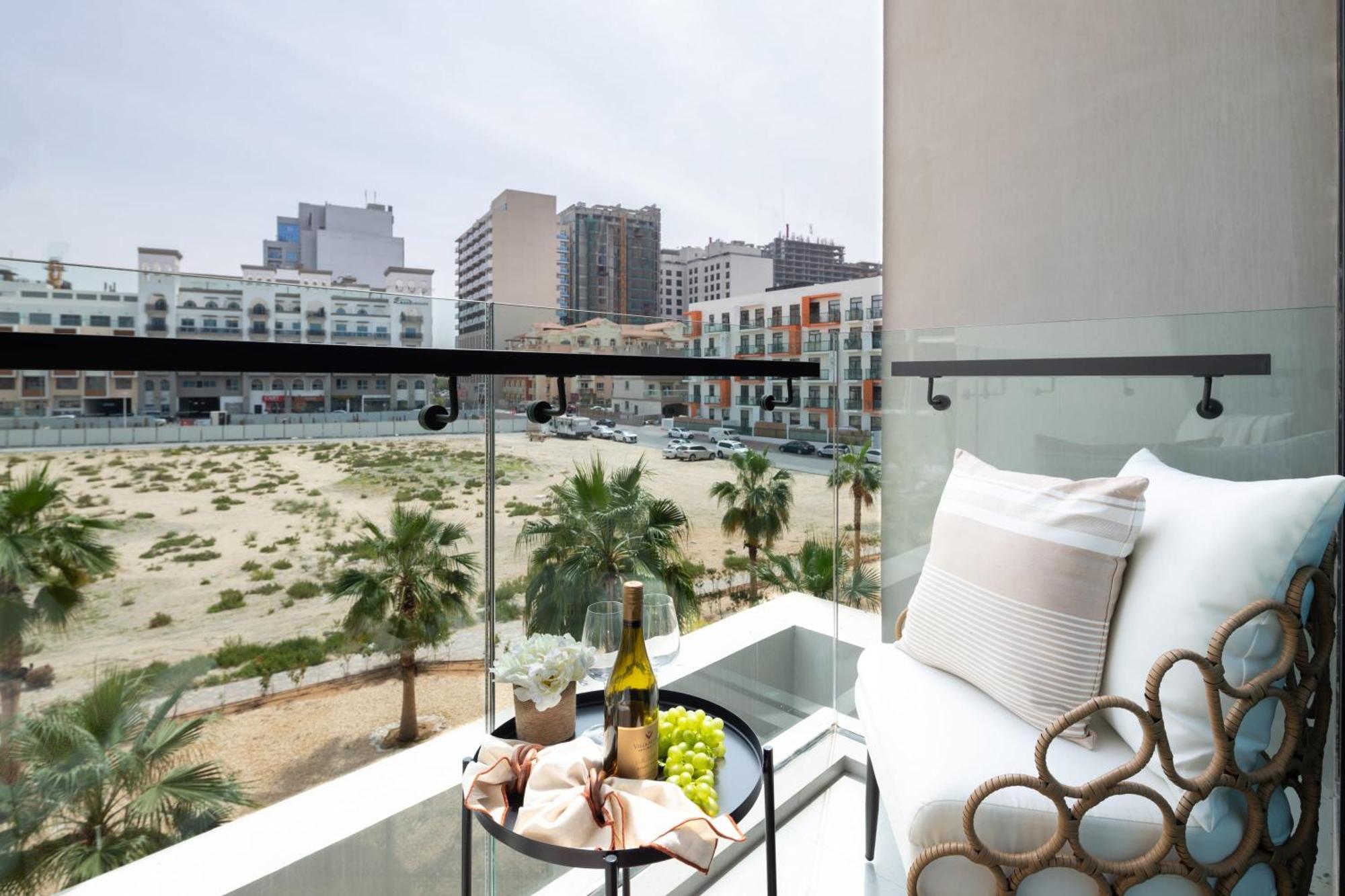 Frank Porter - Signature Livings Apartment