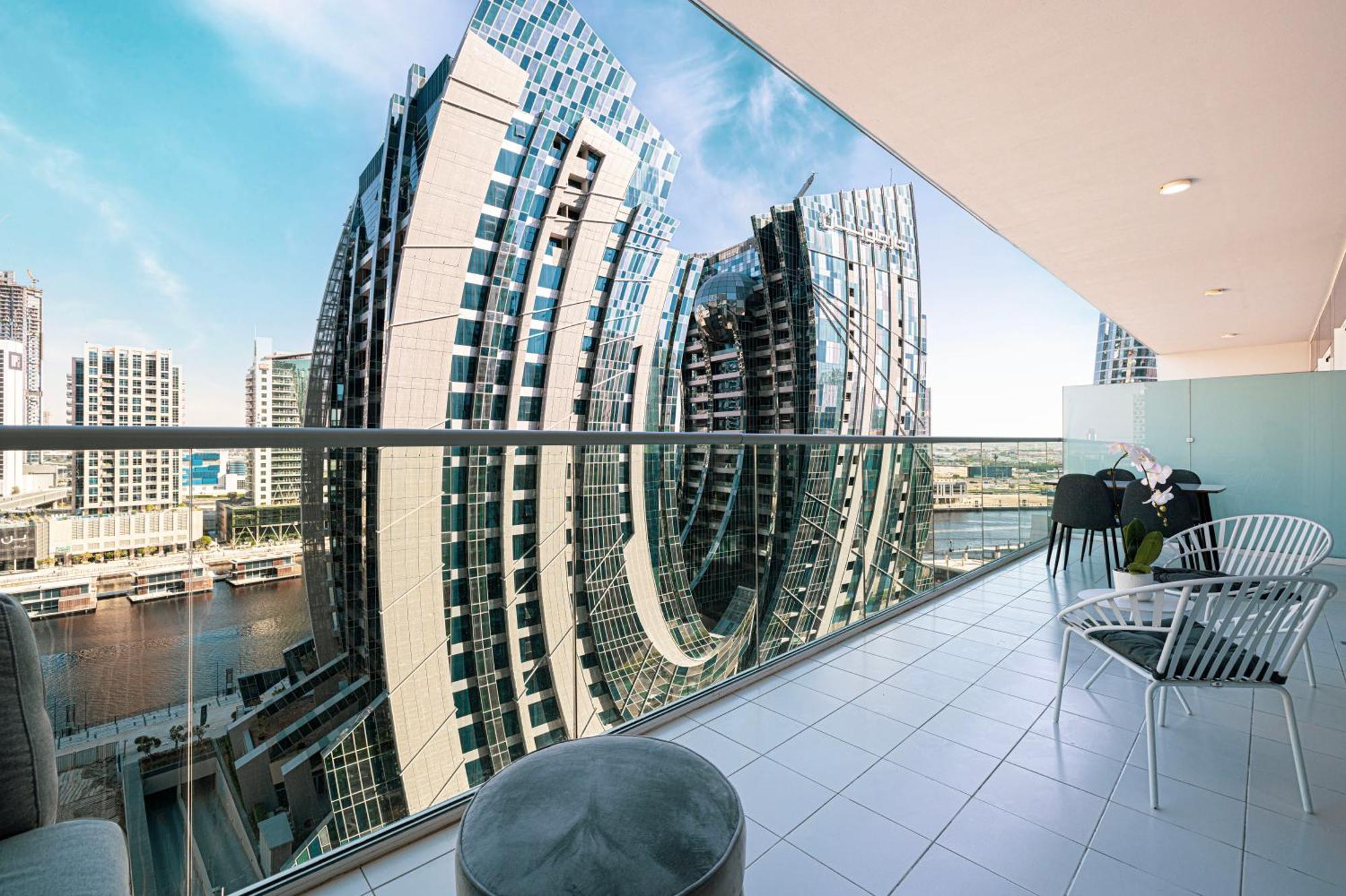 New Designed 2-br Downtown Apartment *
