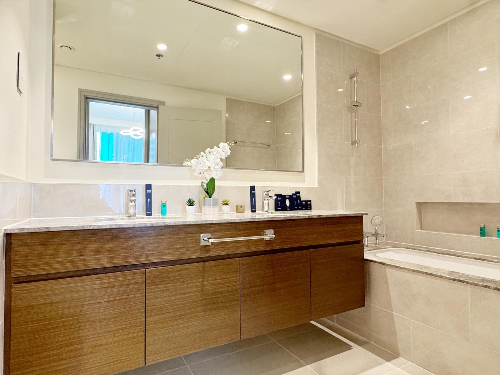 Apartment 2br With Skyline Views At Forte Near Opera